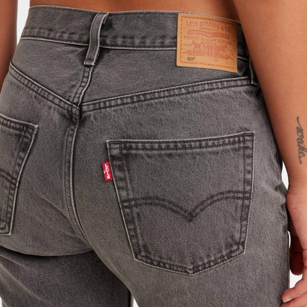 Levi’s Premium 501 90s Women’s Jeansin color Broke Mickey 30x30